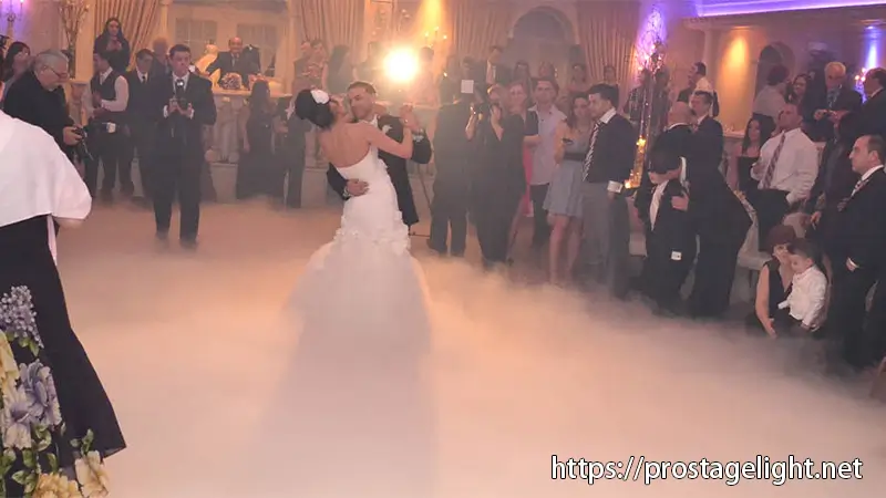Dry ice fog machine