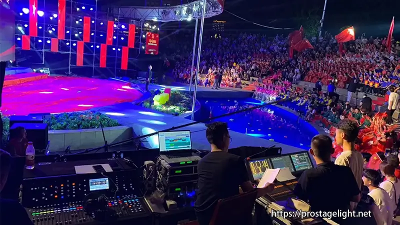 DMX Controllers_ (3) DMX Controllers_ (3)