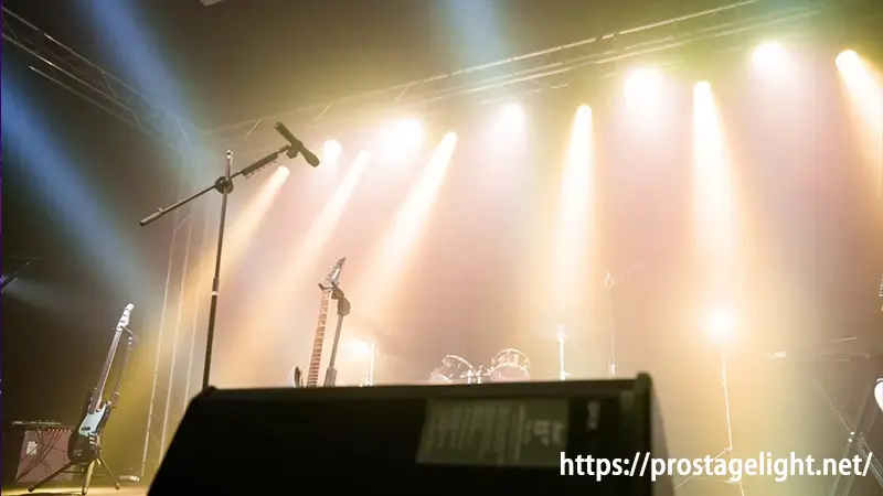 LED Stage Lights vs. Traditional Lighting_ (4) LED Stage Lights vs. Traditional Lighting_ (4)