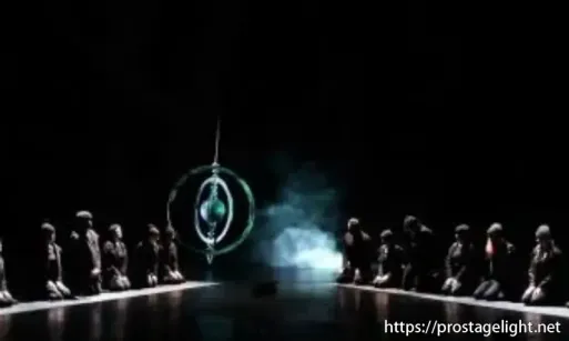Stage Lighting Design_The Use of Darkness (9)